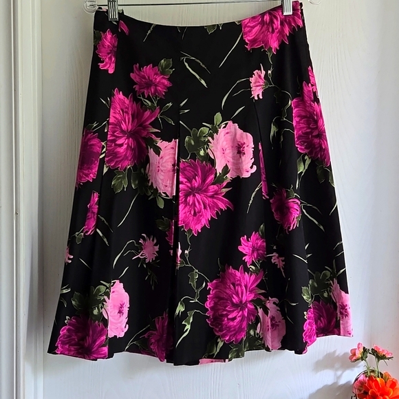 ⭐️ Host Pick ⭐️Talbots | Floral Pleated A-Line Midi Skirt - Picture 9 of 9